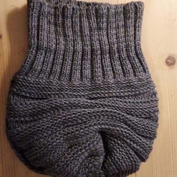 Slouchy Gray Beanie Cable Knit Boho Beanie Hat Brand C.C. - Picture 6 of 6